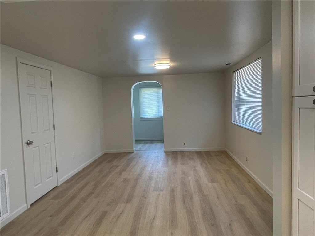 2645 Woodlawn Dr - Photo 4 of 11