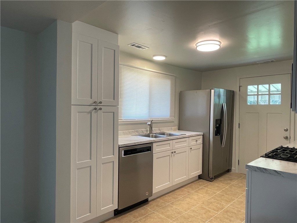 2645 Woodlawn Dr - Photo 5 of 11