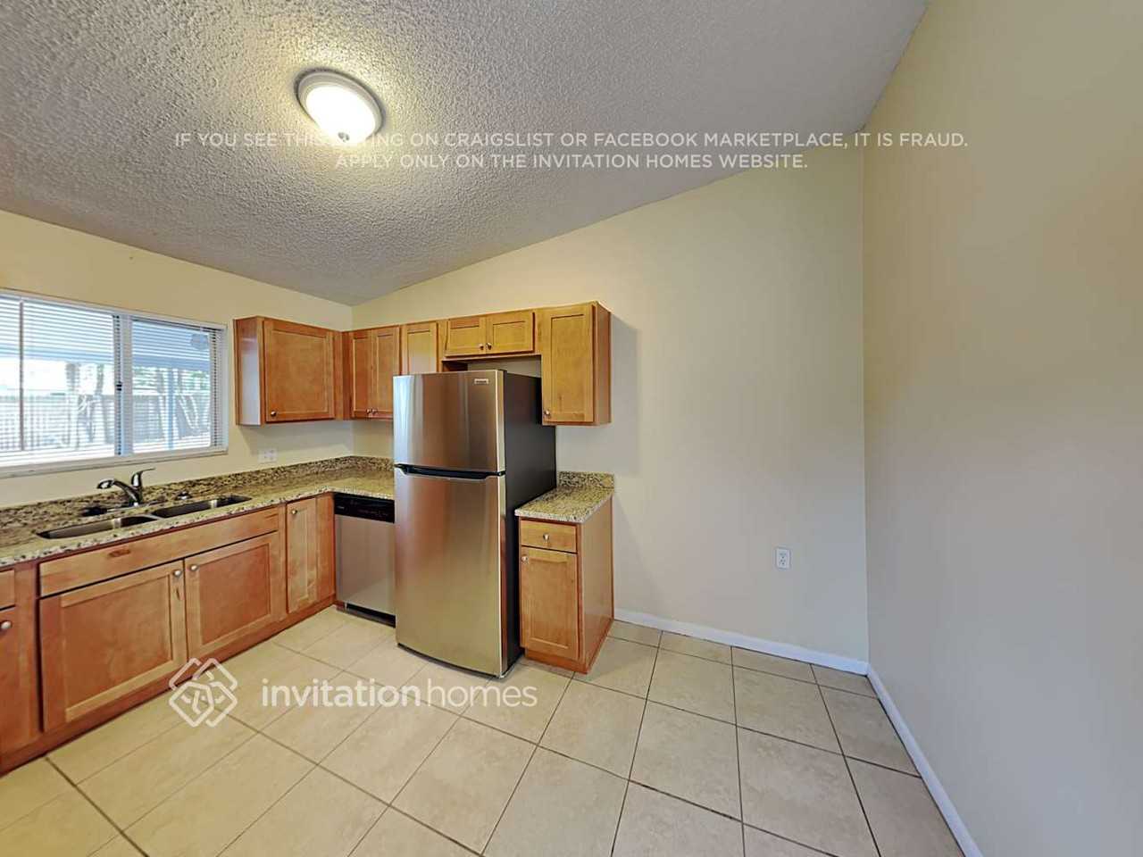 767 Brook St - Photo 6 of 18