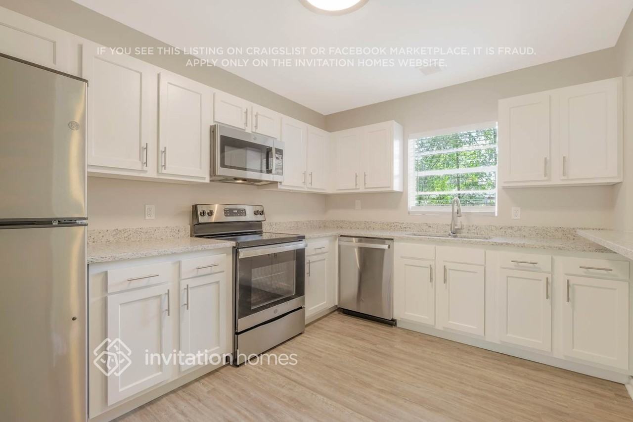 5220 Anchor Ave - Photo 7 of 26
