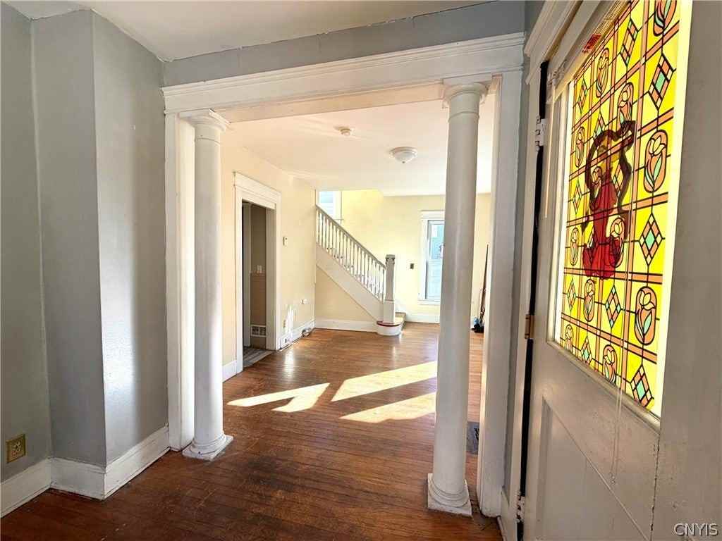 210 Grant Ave - Photo 5 of 26