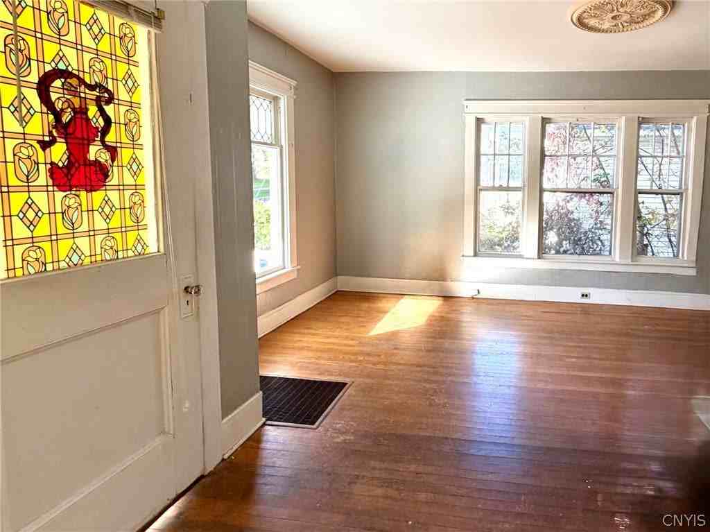 210 Grant Ave - Photo 6 of 26