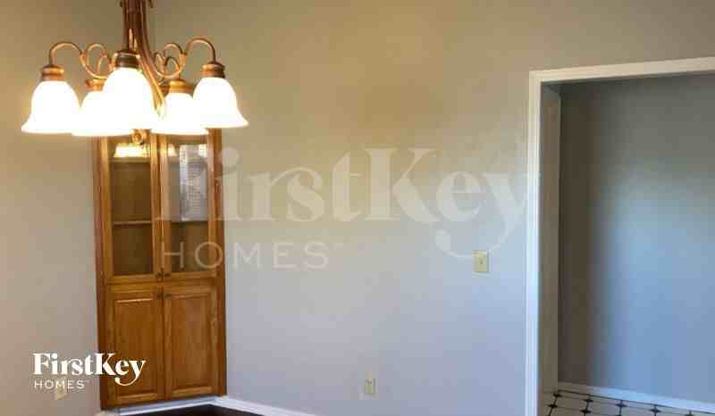18317 Chestnut Oak Dr - Photo 3 of 13