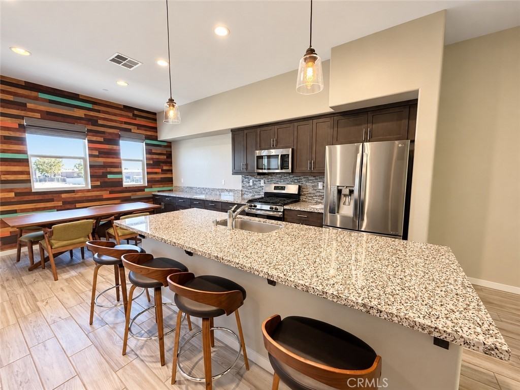 735 Sawyer Pl - Photo 4 of 32