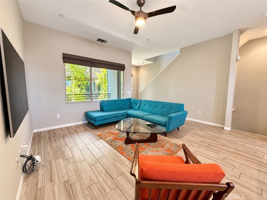 735 Sawyer Pl - Photo 6 of 32