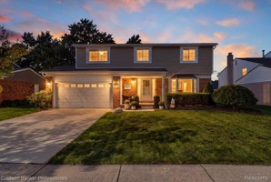 featured image of 454 Queens Way