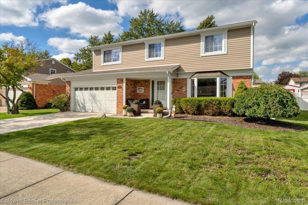 454 Queens Way - Photo 3 of 49