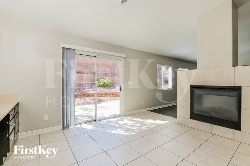 1051 Noble Isle St - Photo 5 of 15
