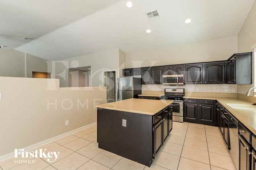1051 Noble Isle St - Photo 6 of 15