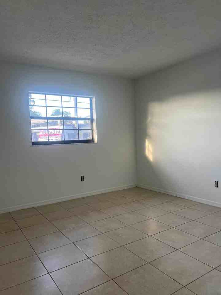 952 Se Walters Ter - Photo 4 of 14