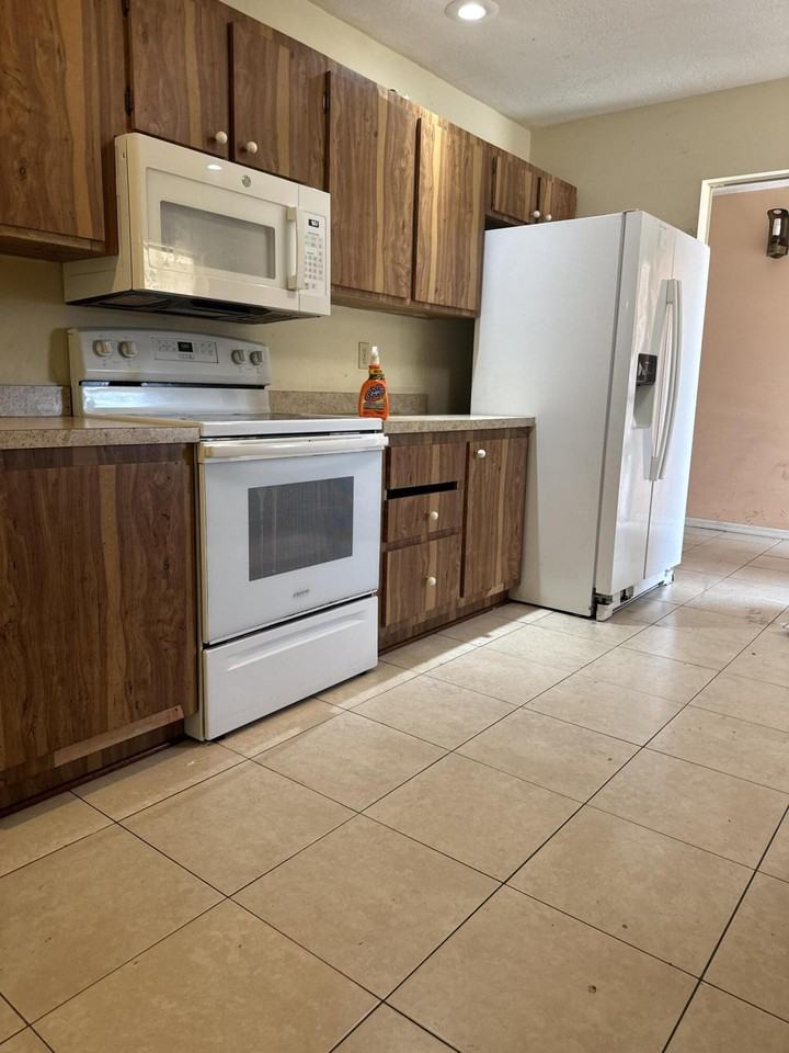 952 Se Walters Ter - Photo 7 of 14
