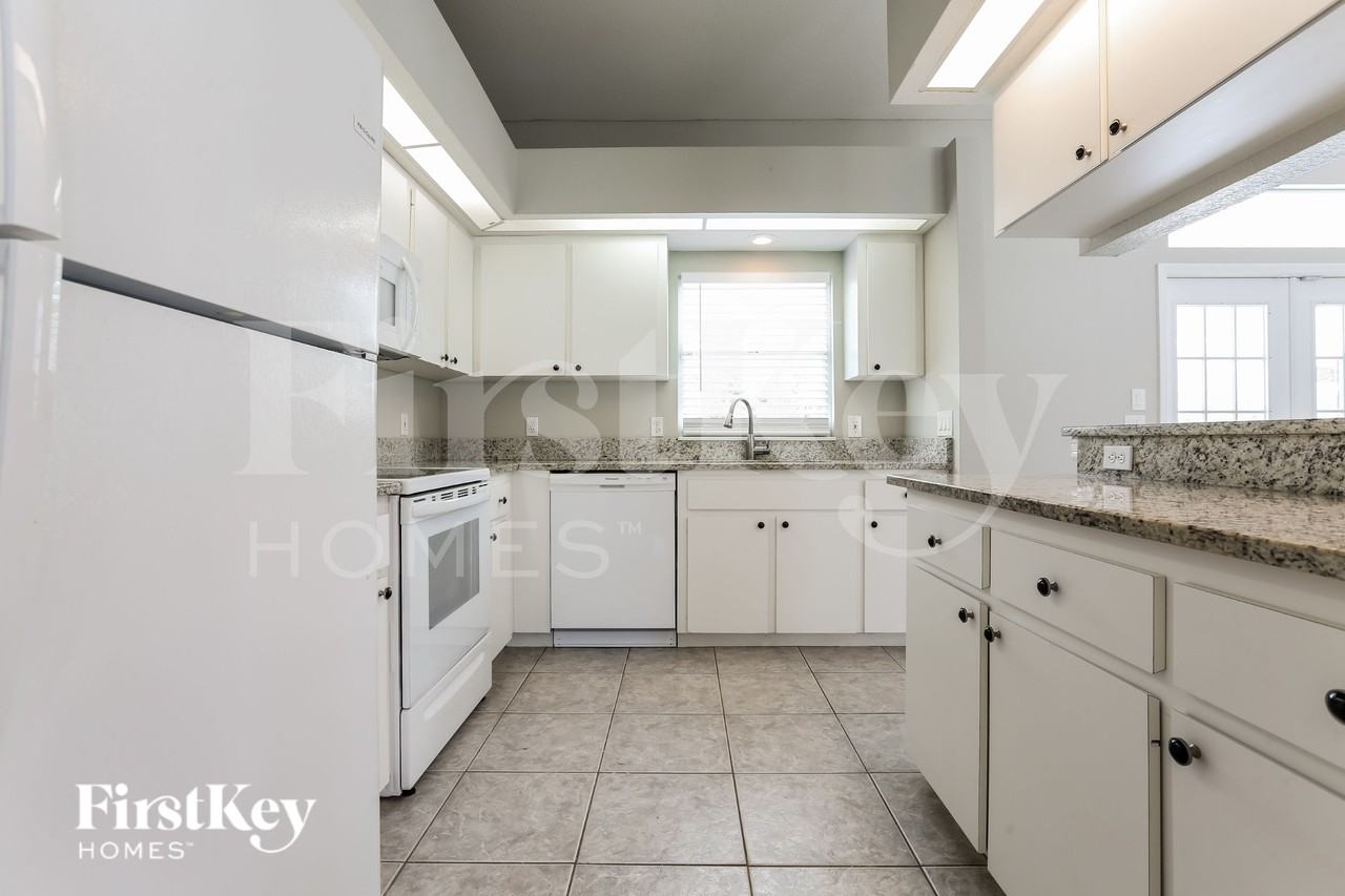 4390 La France Ave - Photo 5 of 16