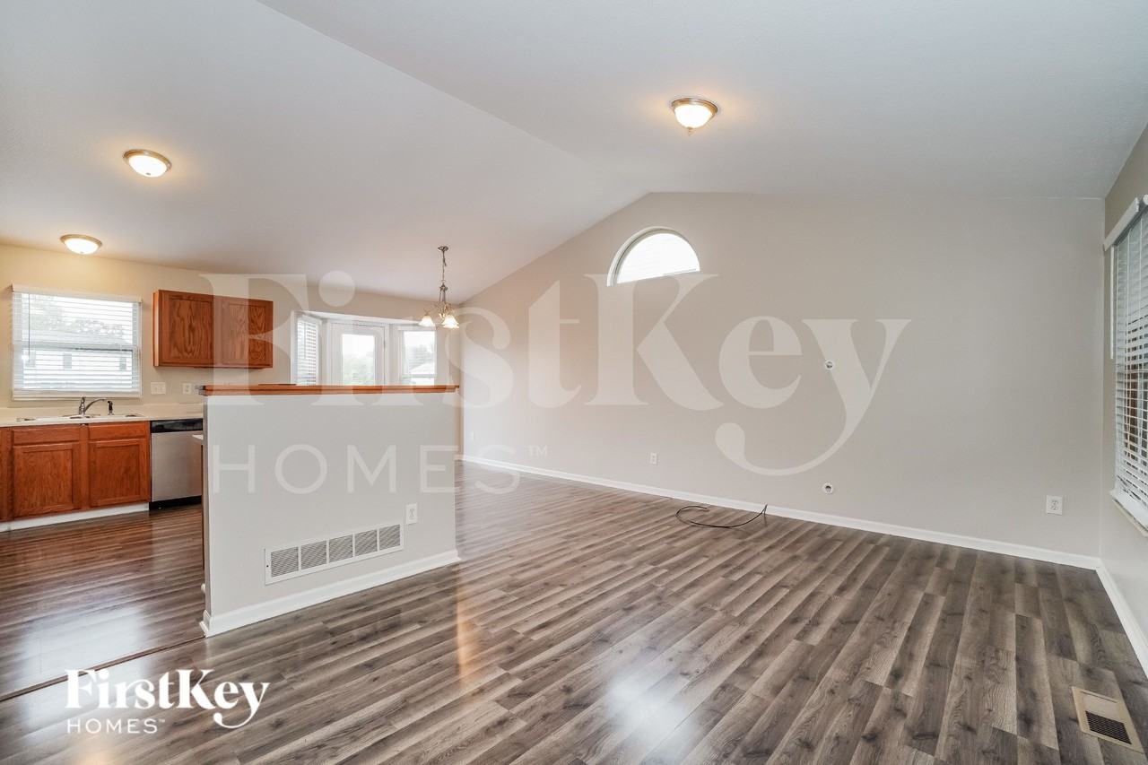 764 Sauter Ln - Photo 5 of 16