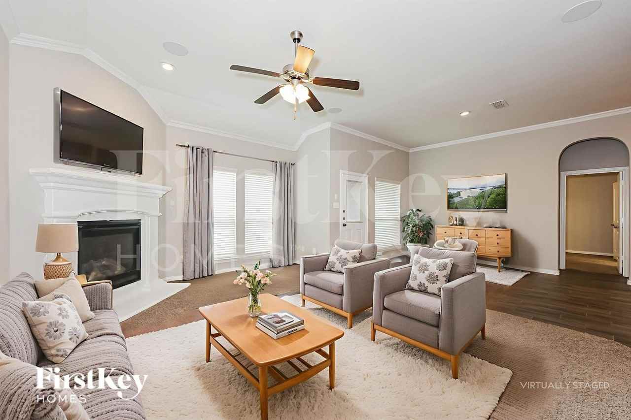 3213 Charing Cross Rd - Photo 3 of 19