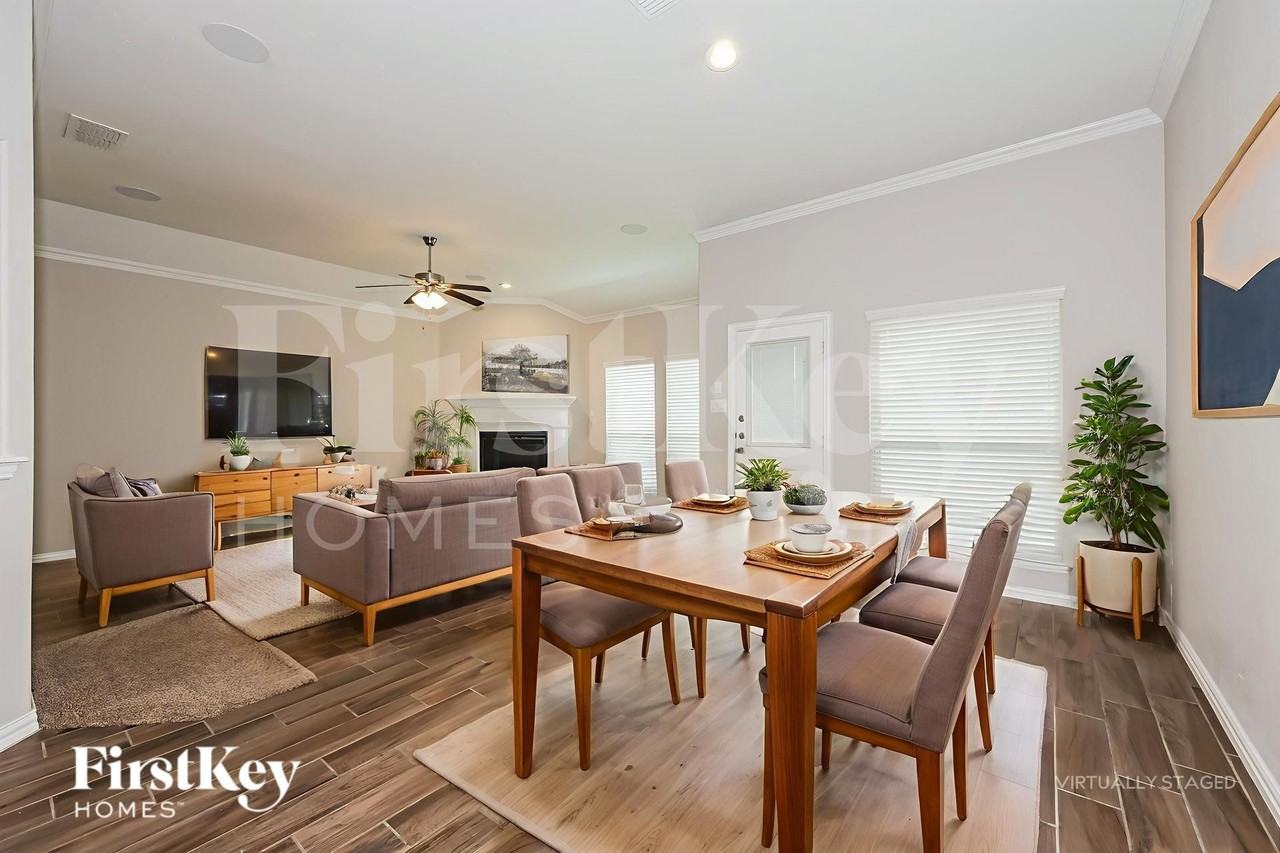 3213 Charing Cross Rd - Photo 5 of 19