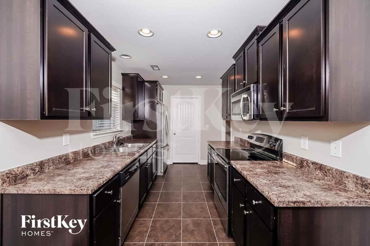 855 Clover Ave - Photo 4 of 15