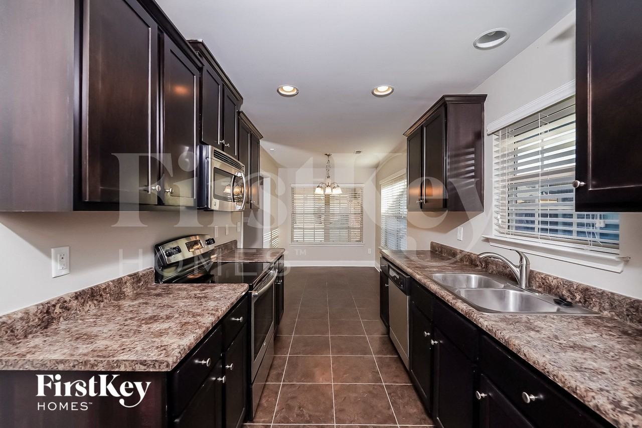 855 Clover Ave - Photo 5 of 15