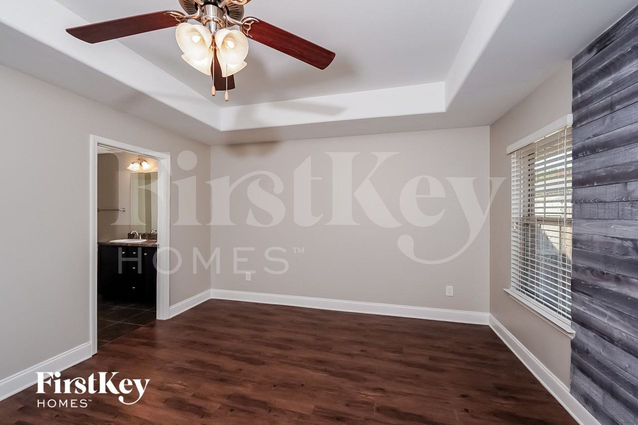 855 Clover Ave - Photo 6 of 15