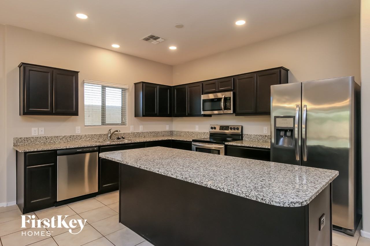 4742 E Pearl Rd - Photo 6 of 15