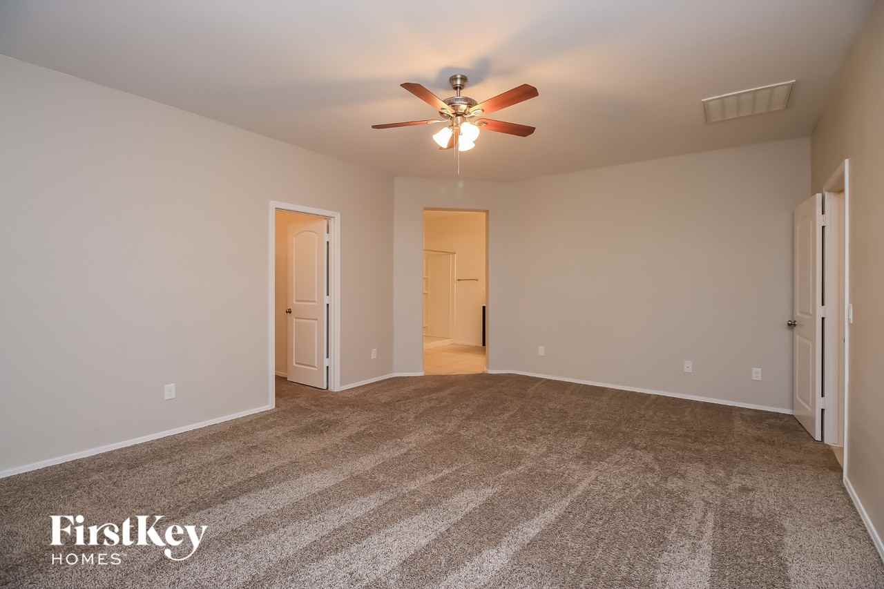 4742 E Pearl Rd - Photo 7 of 15