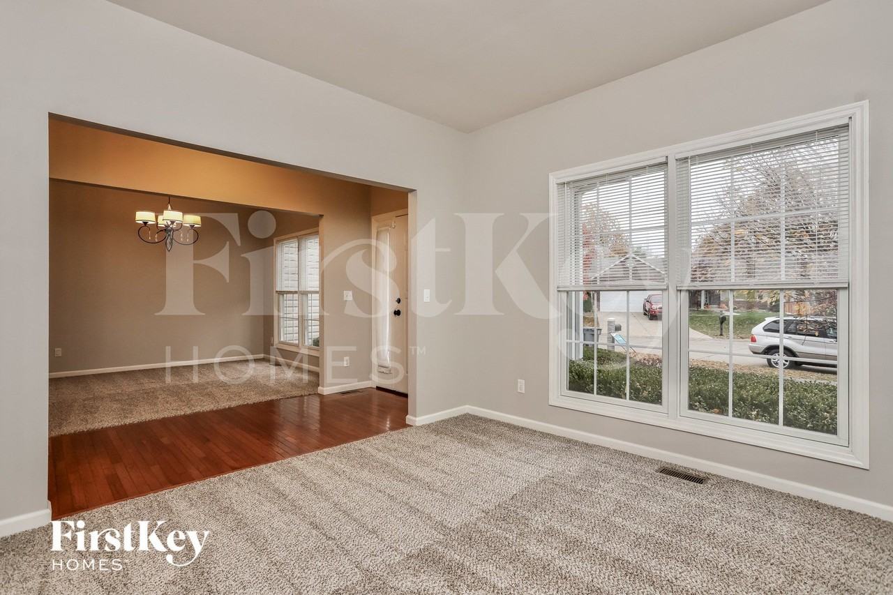 332 Centerfield Dr - Photo 3 of 15