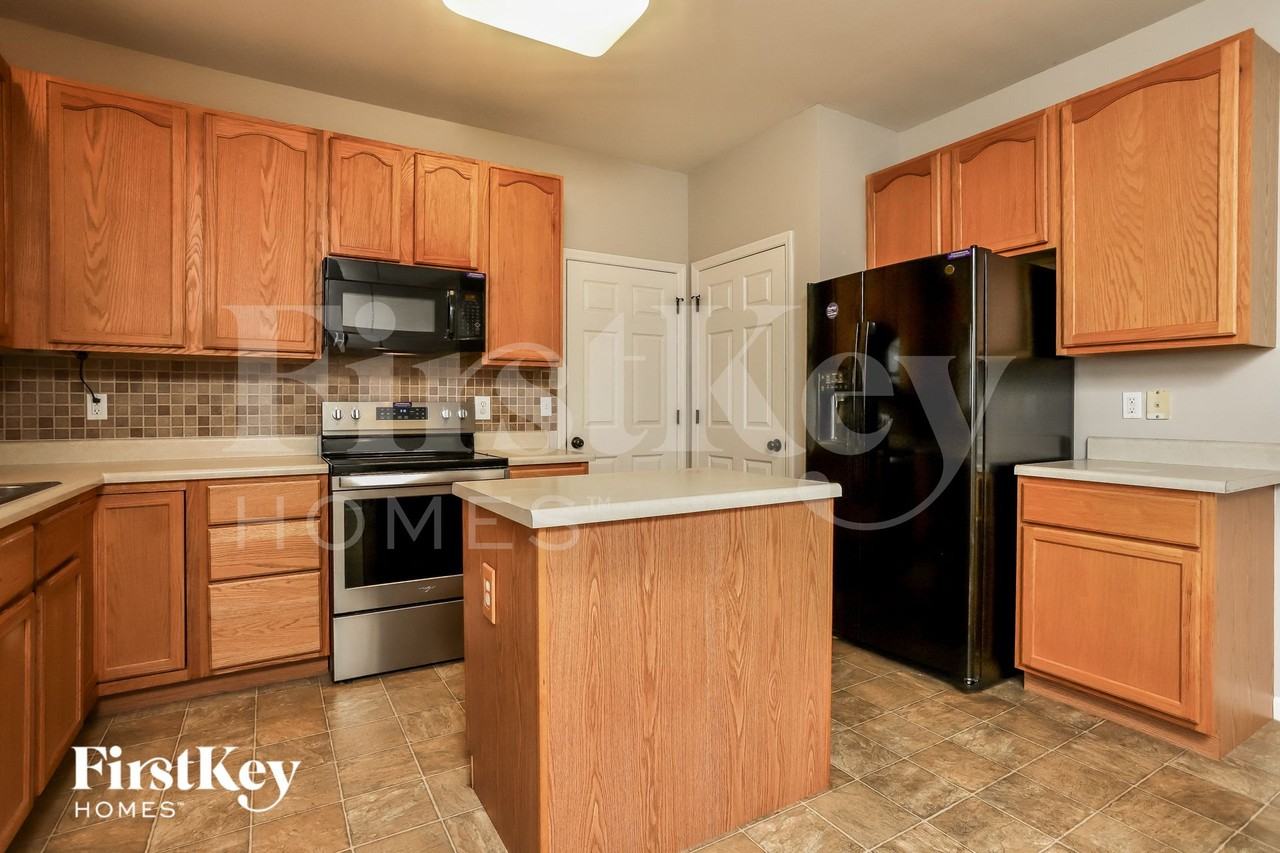 332 Centerfield Dr - Photo 6 of 15
