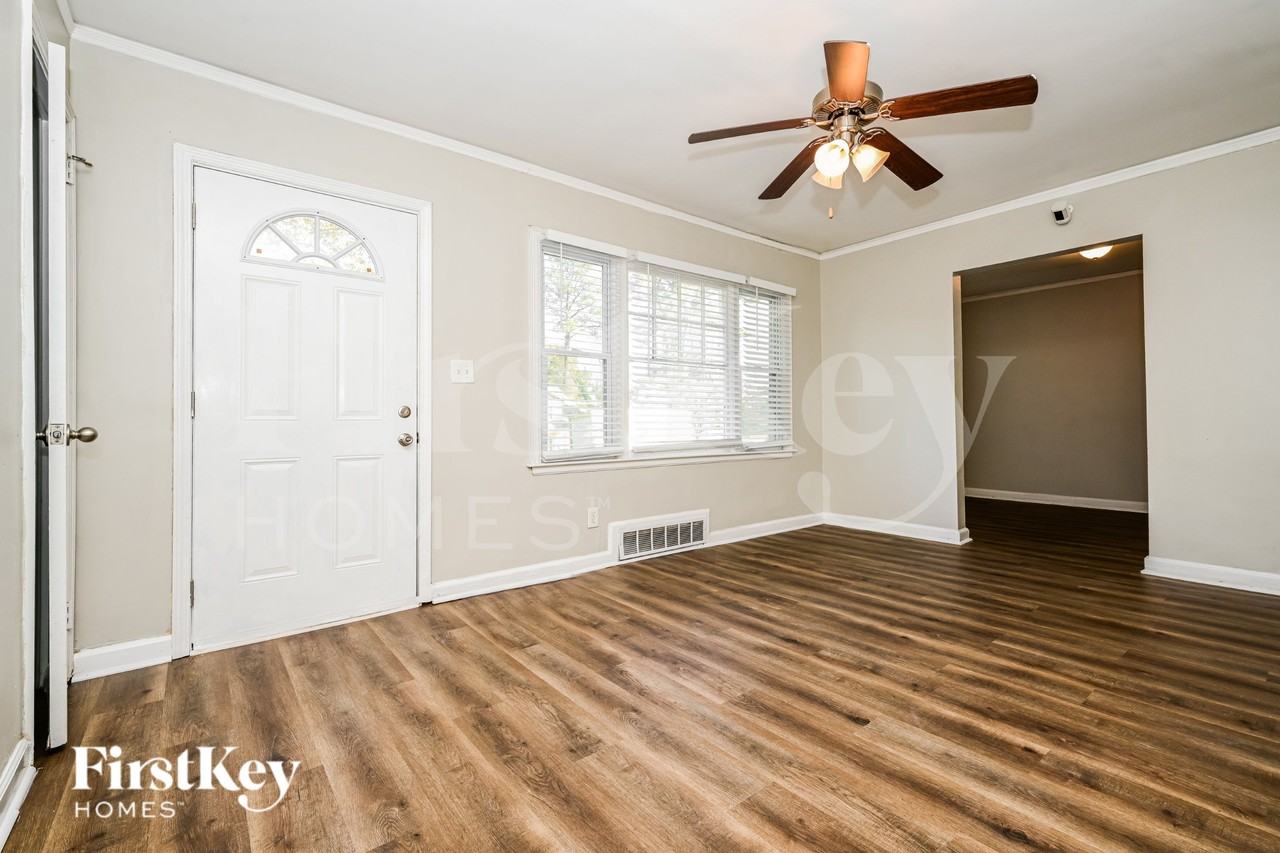 2119 Seavey Dr - Photo 3 of 17