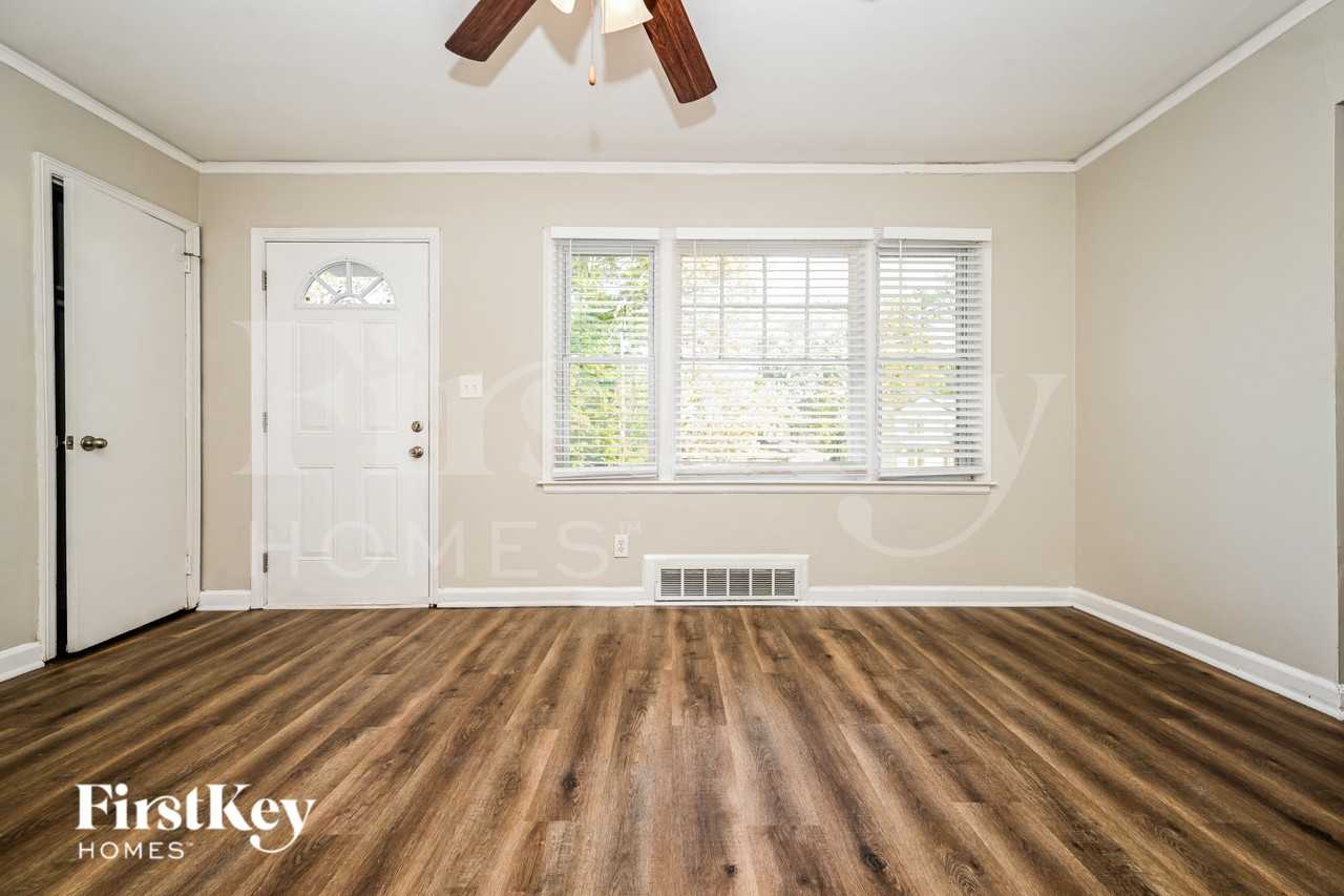 2119 Seavey Dr - Photo 5 of 17