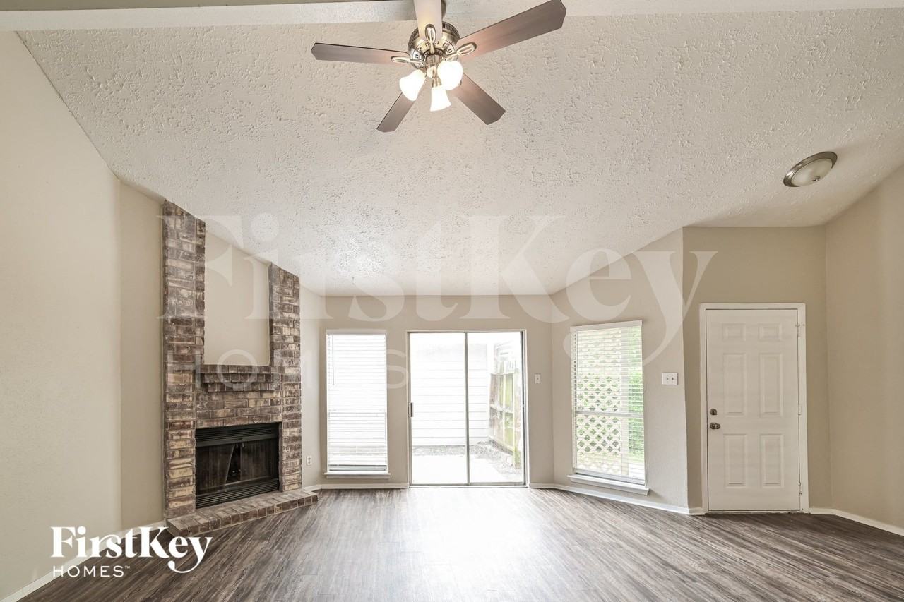 9230 Goodmeadow Dr - Photo 4 of 15