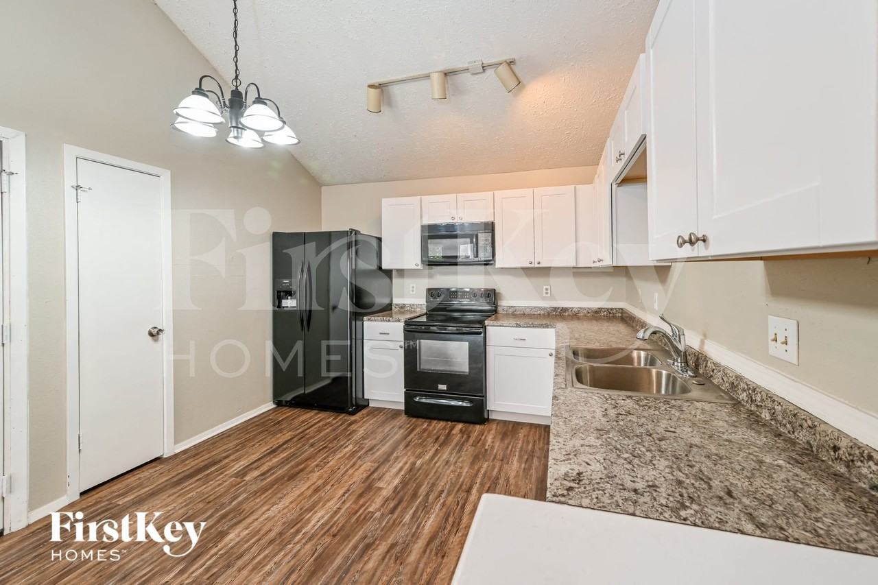 9230 Goodmeadow Dr - Photo 6 of 15