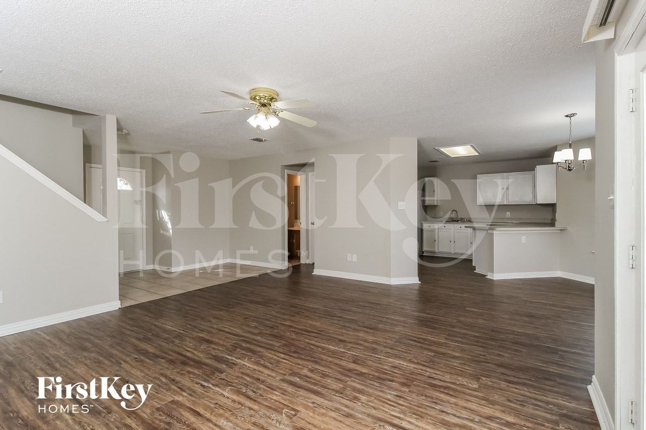 2010 Brazos Dr - Photo 4 of 15
