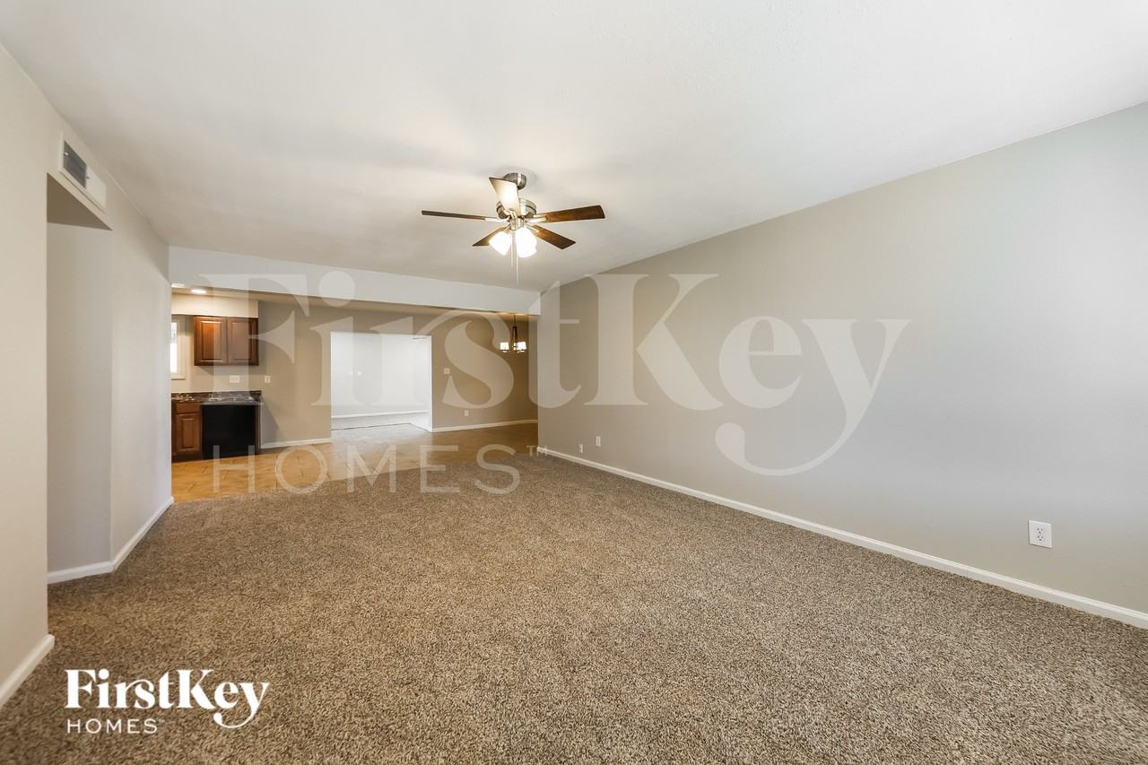 3526 W Sierra St - Photo 2 of 16