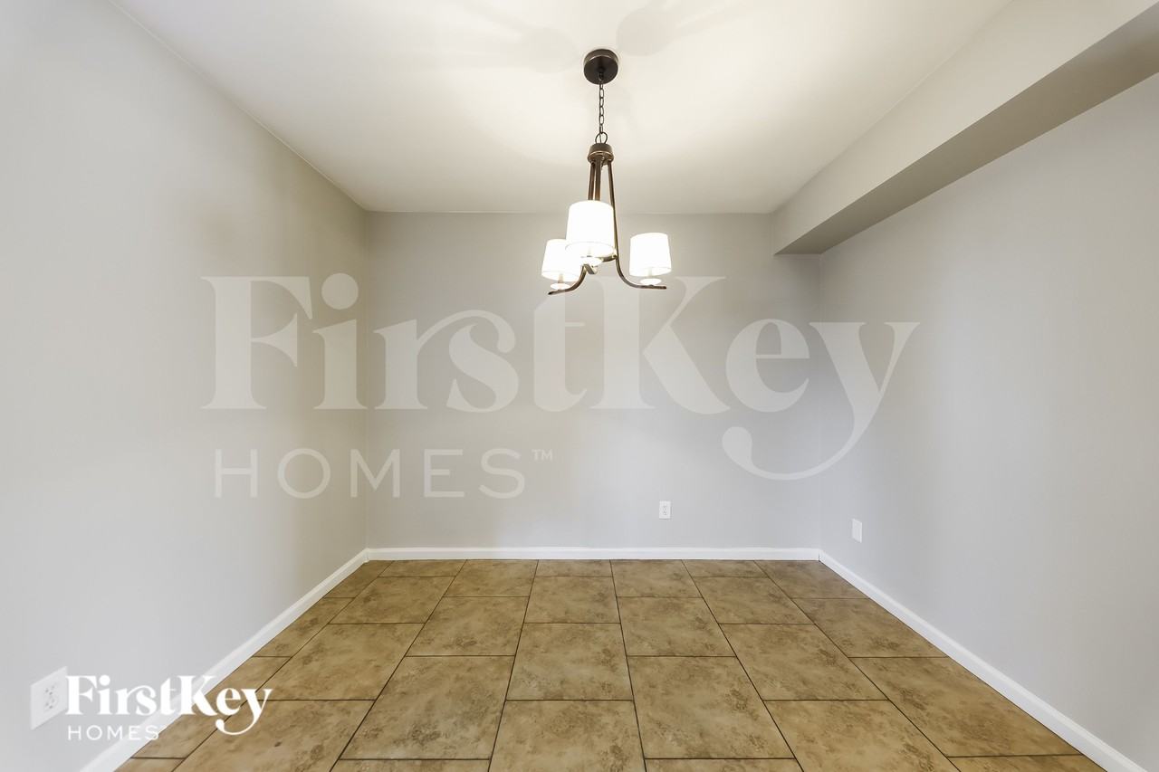 3526 W Sierra St - Photo 4 of 16