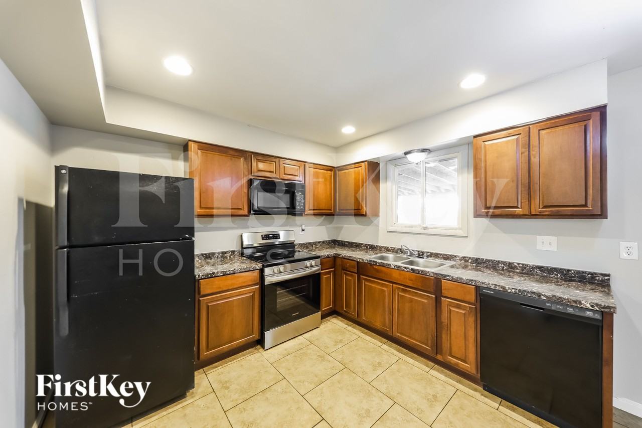 3526 W Sierra St - Photo 5 of 16