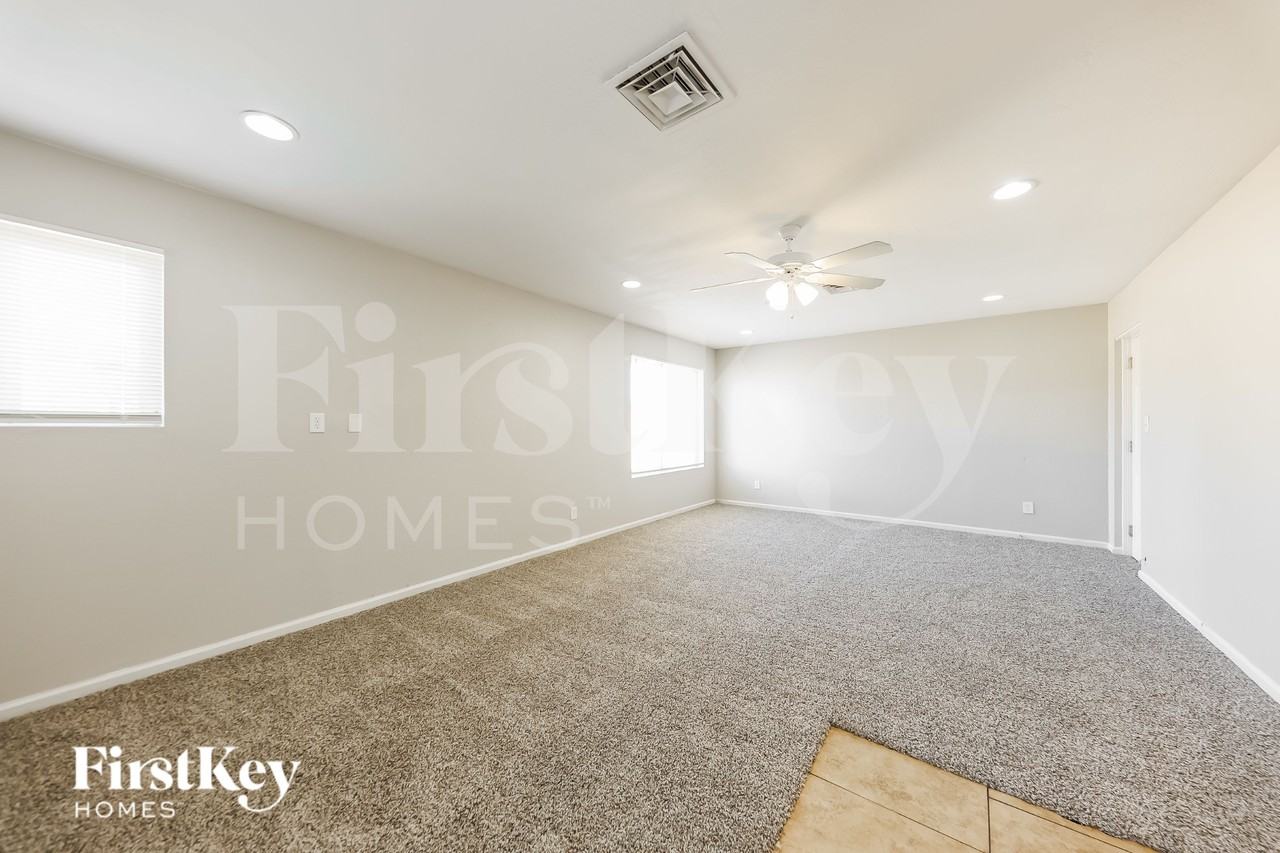 3526 W Sierra St - Photo 7 of 16