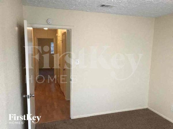 2418 Aprilmont Dr - Photo 2 of 12
