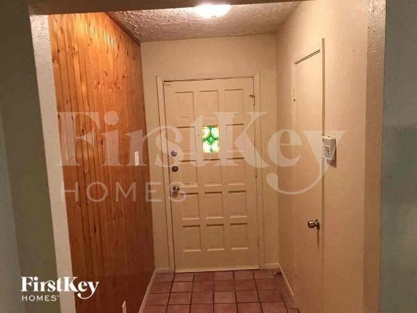 2418 Aprilmont Dr - Photo 4 of 12