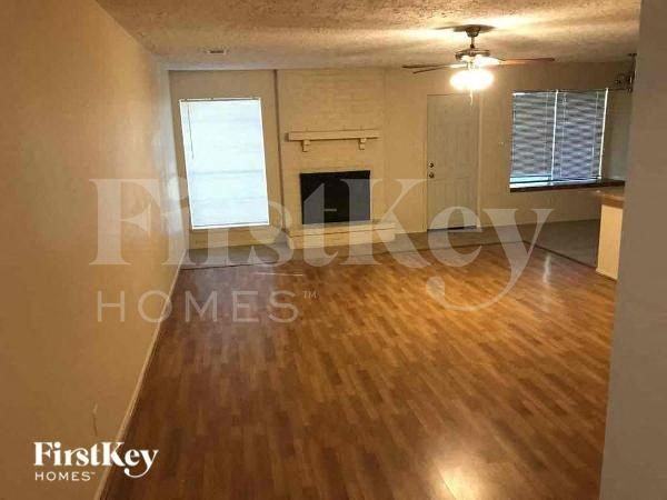 2418 Aprilmont Dr - Photo 5 of 12