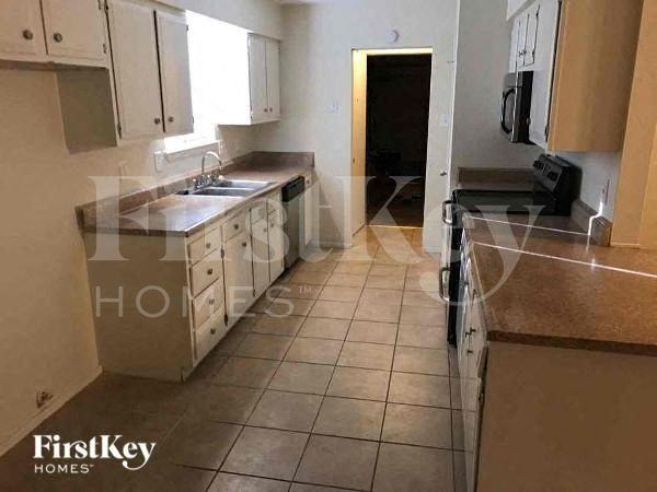 2418 Aprilmont Dr - Photo 6 of 12