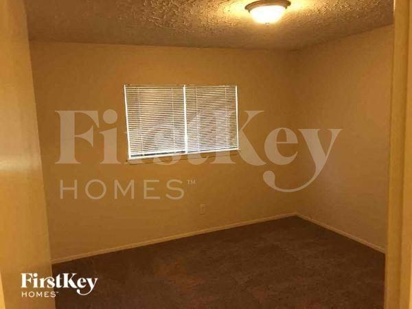 2418 Aprilmont Dr - Photo 7 of 12