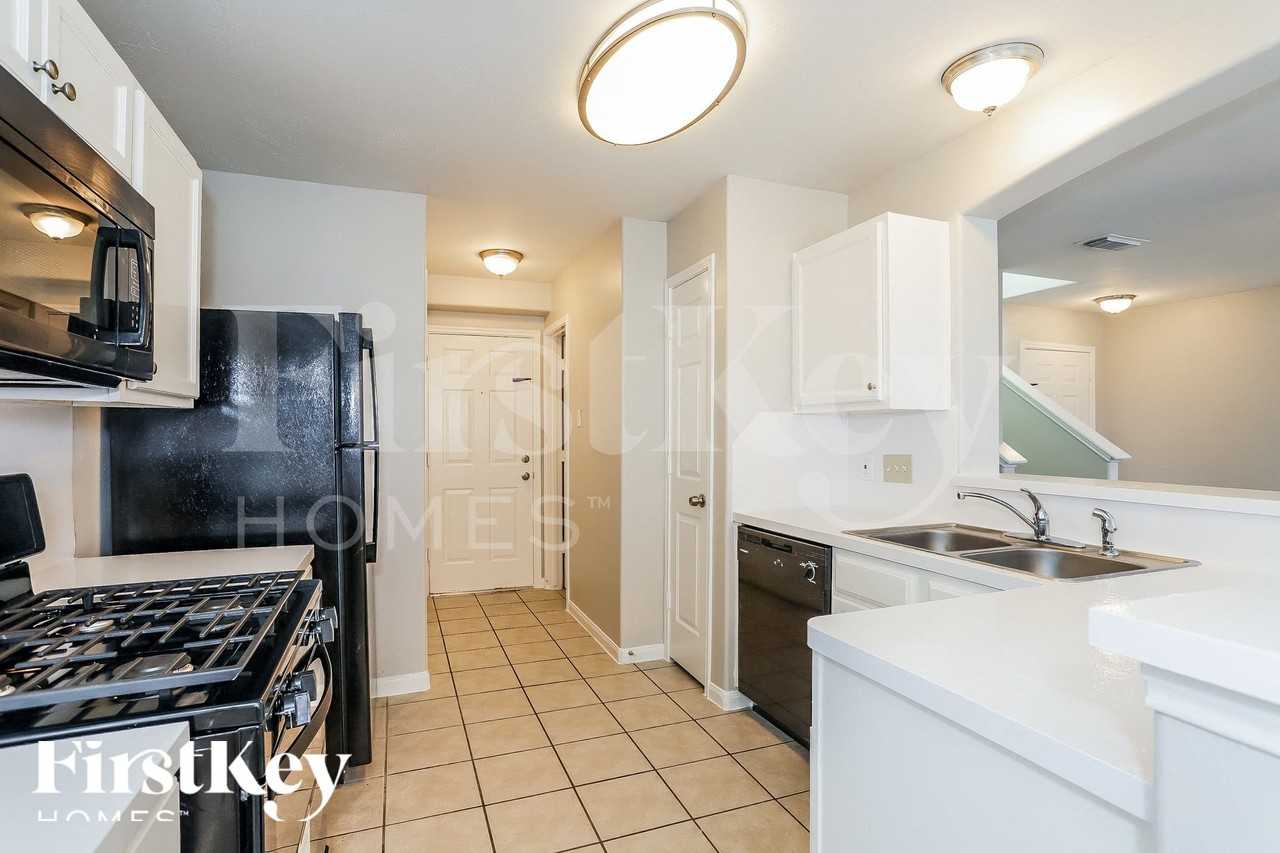 12670 Ashford Riv - Photo 5 of 15