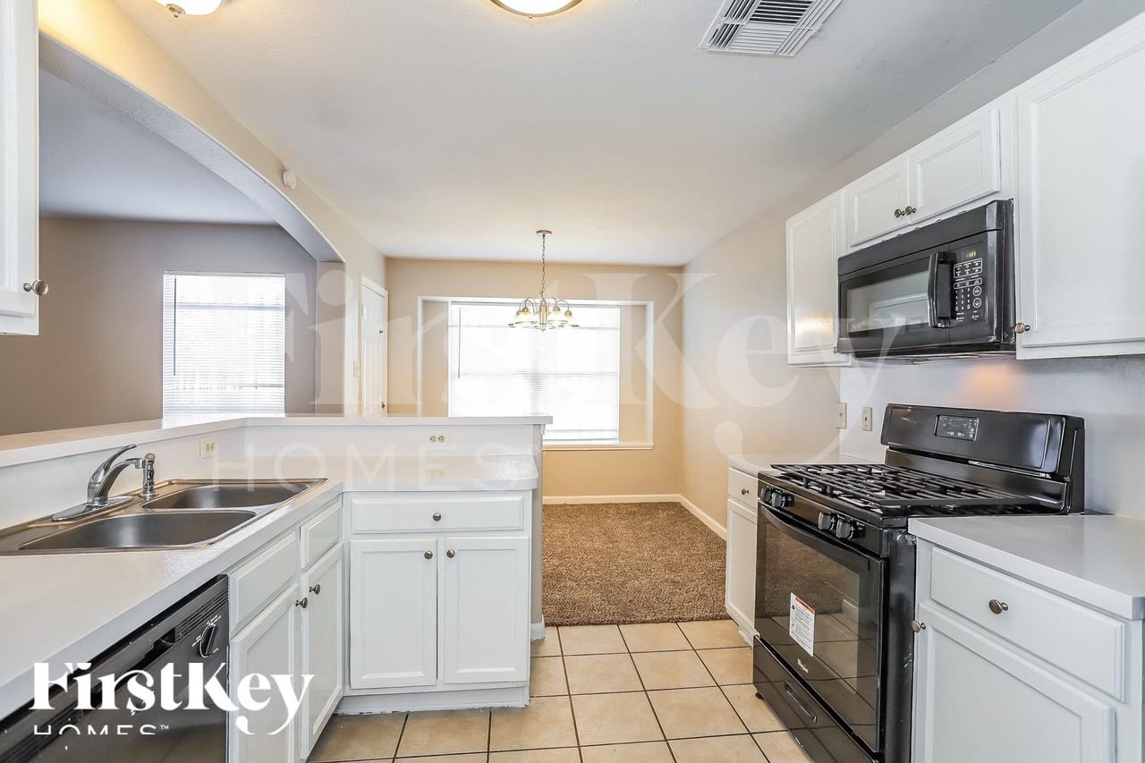 12670 Ashford Riv - Photo 6 of 15