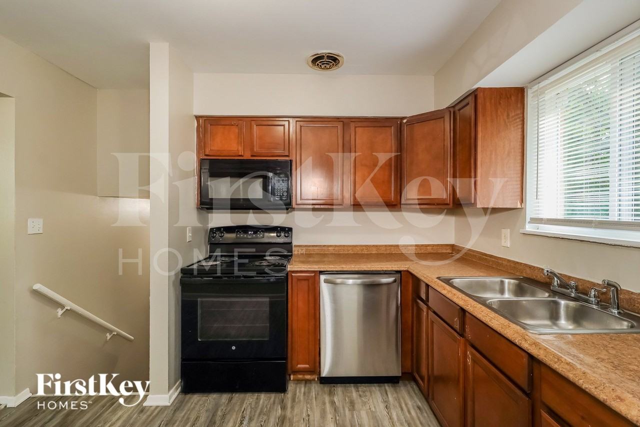 10602 Morning Glory Ln - Photo 5 of 16