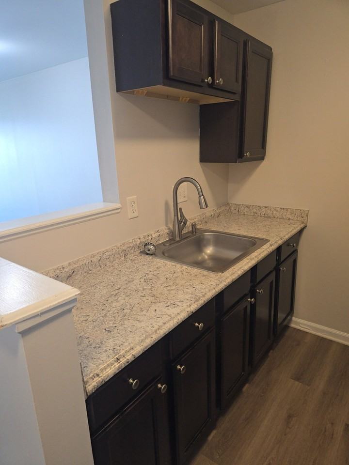 2600 Bushnell St Apt 24 - Photo 3 of 24