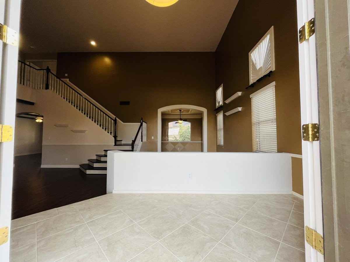 8934 W Salter Dr - Photo 6 of 32