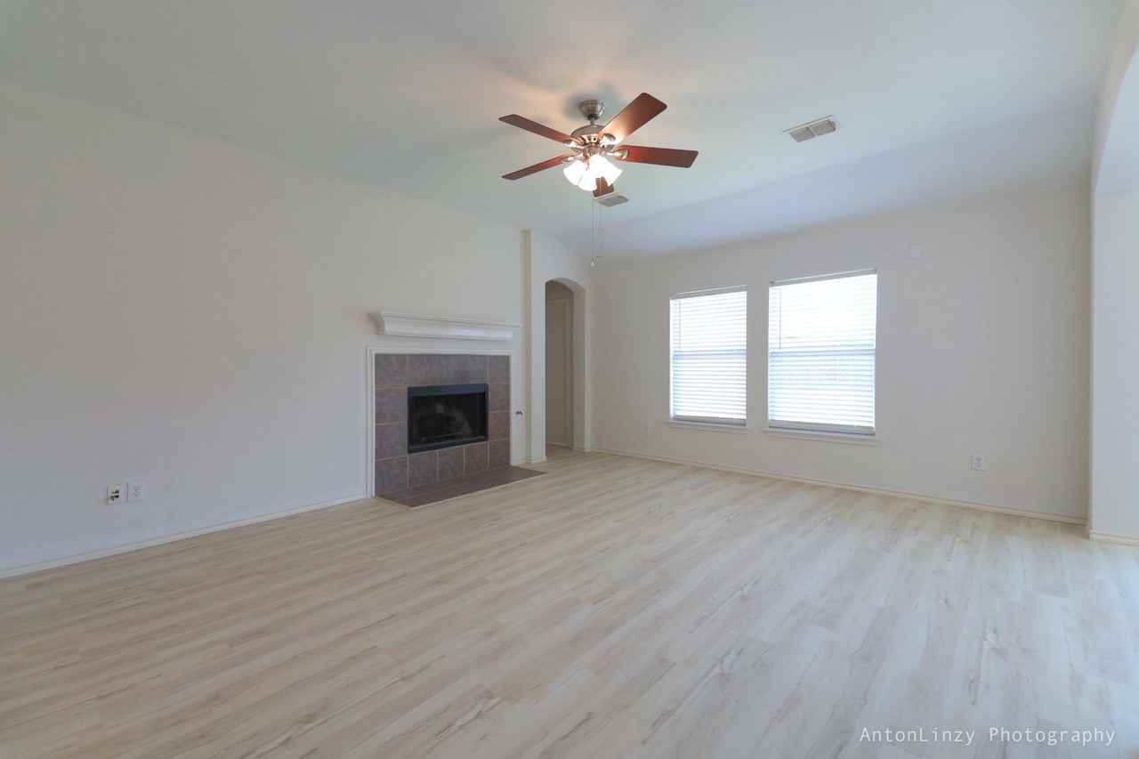 122 Redbud Dr - Photo 2 of 16