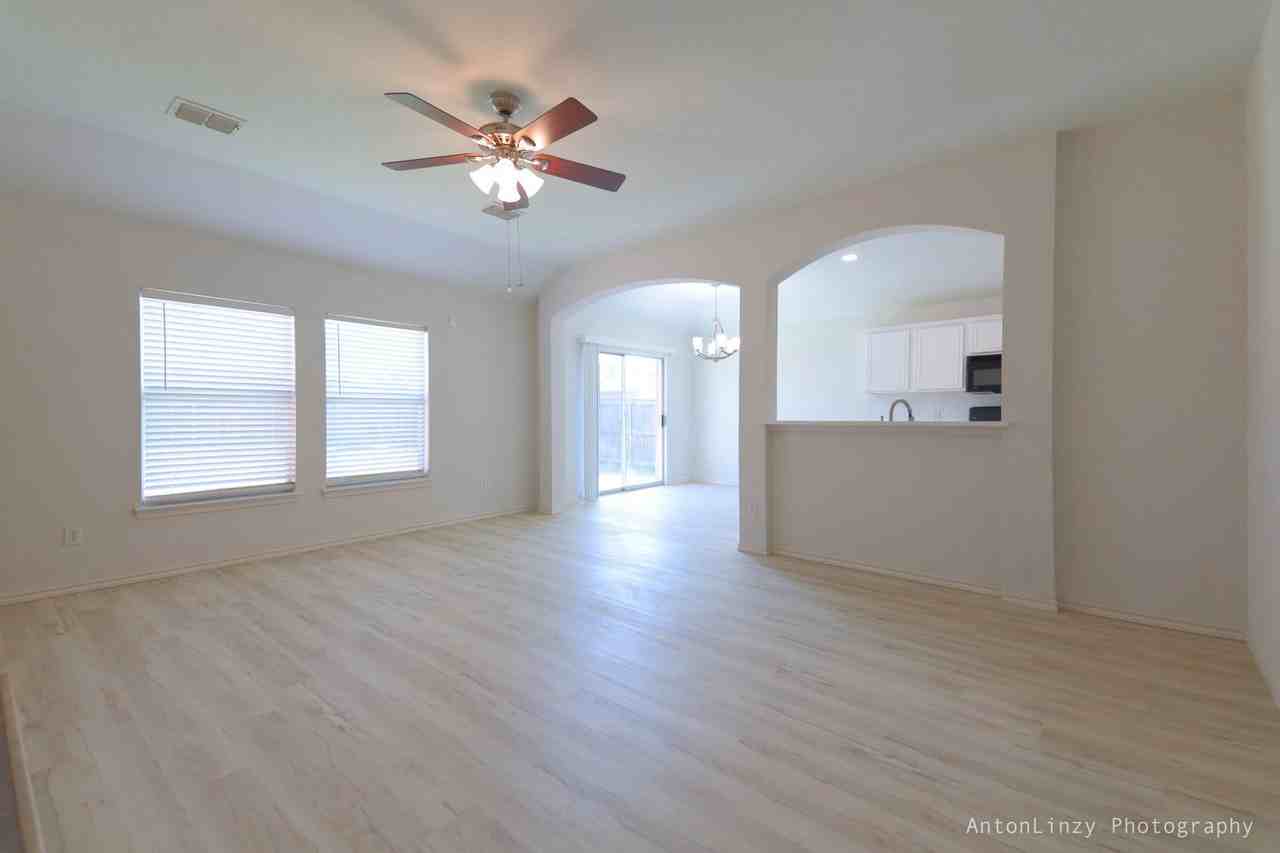 122 Redbud Dr - Photo 3 of 16