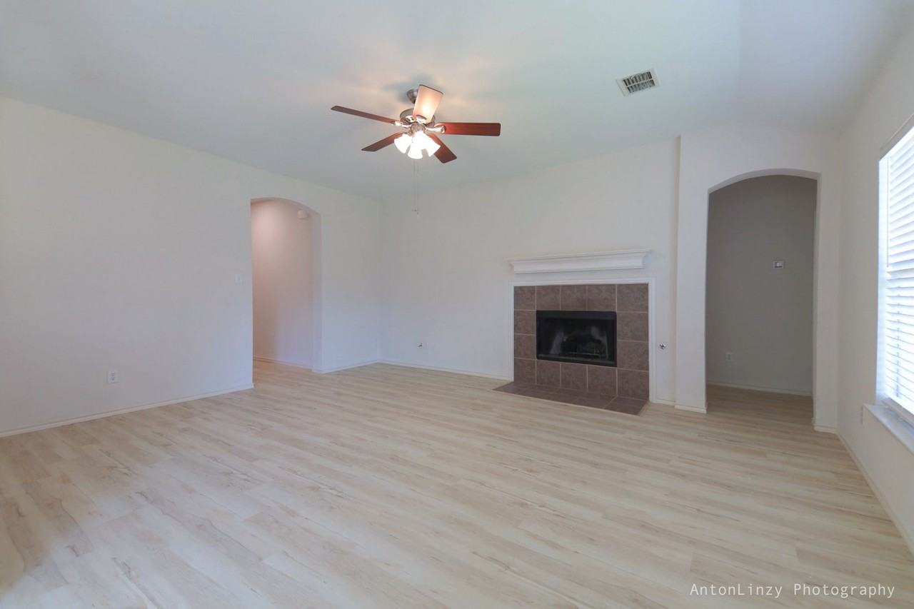 122 Redbud Dr - Photo 4 of 16
