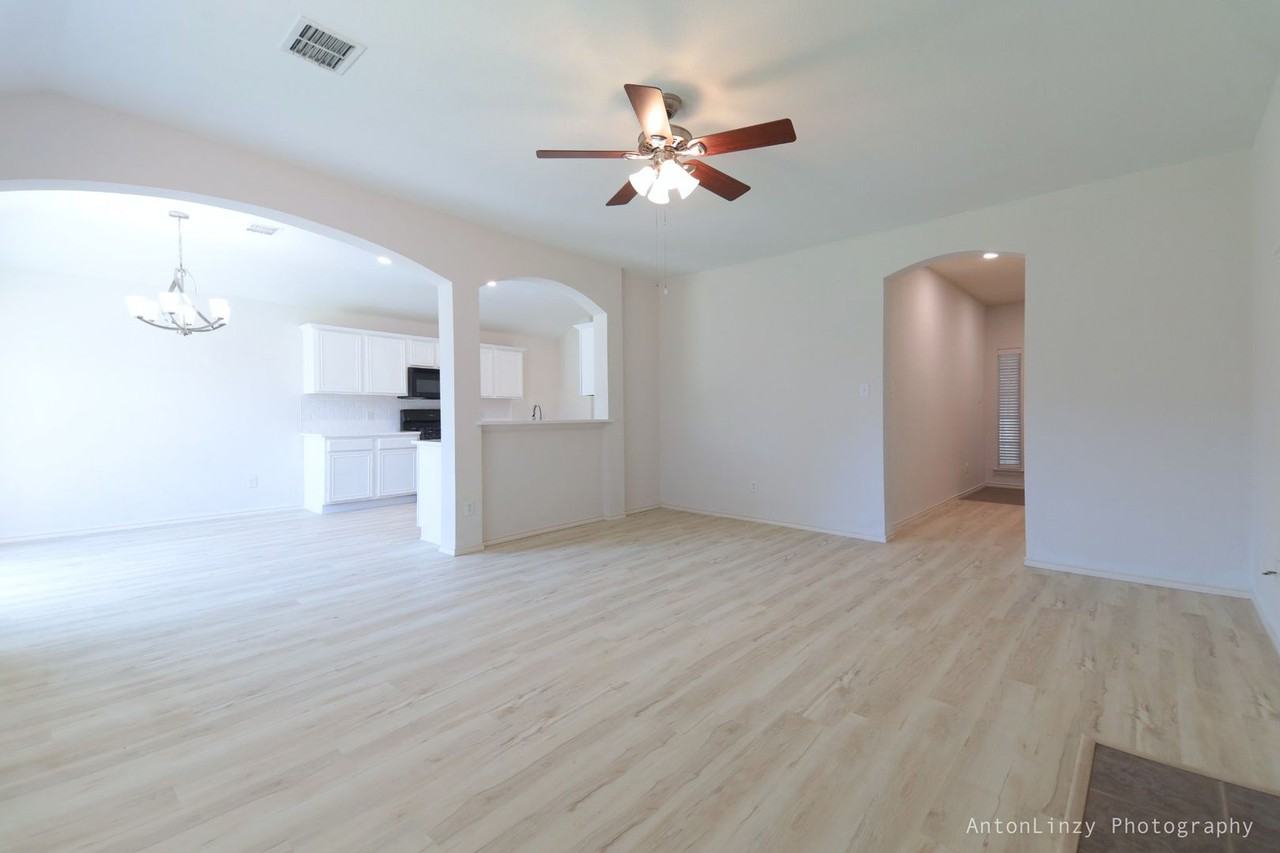 122 Redbud Dr - Photo 5 of 16