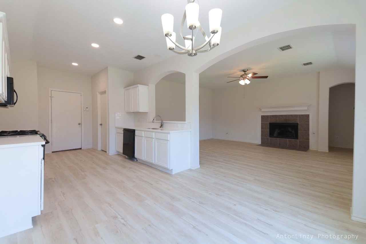 122 Redbud Dr - Photo 6 of 16